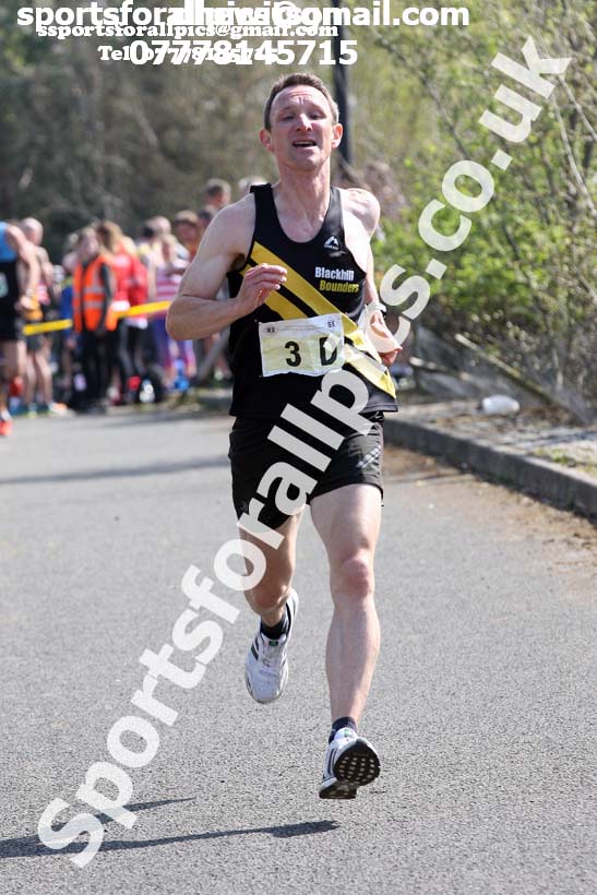 Senior mens 2019 Elswick Harirers Good Friday Road Relay, Newburn, Newcastle. Photo:  David T. Hewitson/Sports for All Pics